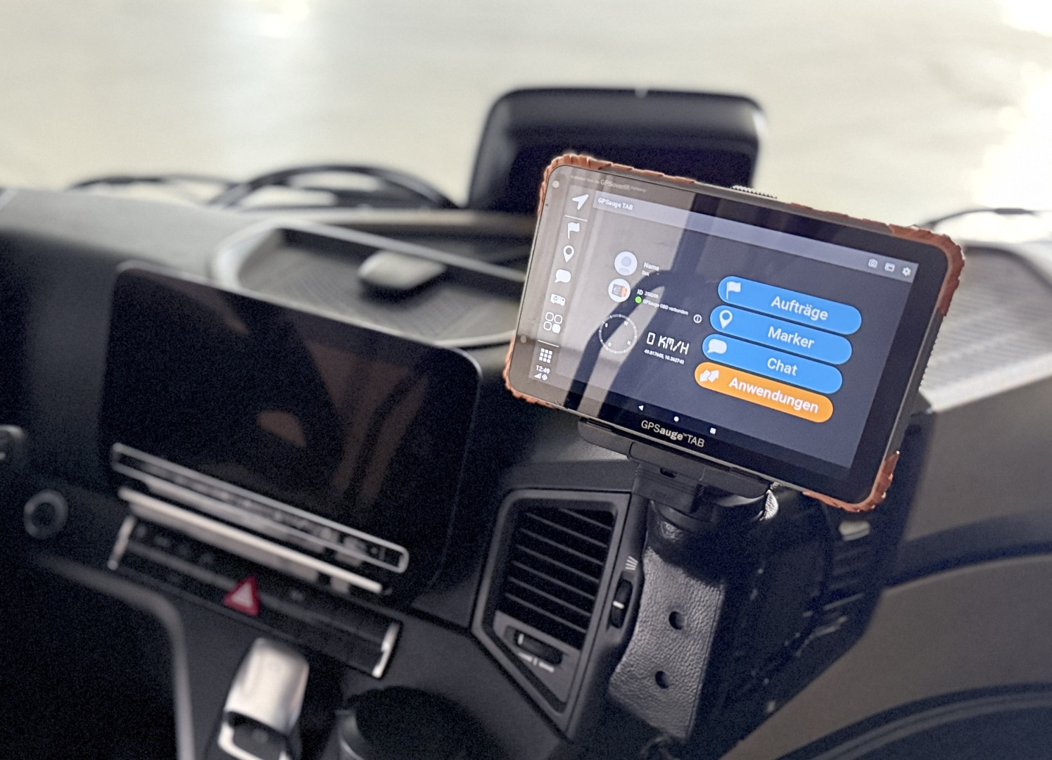 GPSauge TAB: Fahreranbindung in Echtzeit – Aufträge, Chat und Navigation auf einen Blick. Copyright: GPSoverIP GmbH